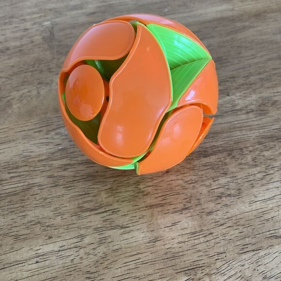 HOBERMAN Switch Pitch‎ Ball Toy ~ 4” ~ Orange/Green ~2003 Vintage - Picture 3 of 3